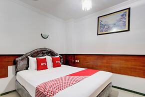 OYO 94082 Hotel Gurita