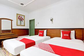 OYO 94082 Hotel Gurita