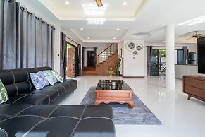 Tropical 3BR Pool Villa Amaya in Kamala