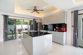 Tropical 3BR Pool Villa Amaya in Kamala