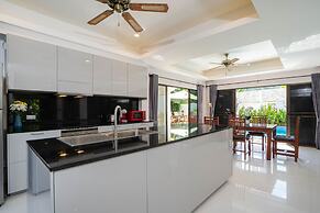 Tropical 3BR Pool Villa Amaya in Kamala