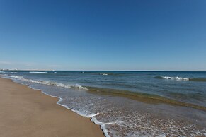 Camelot in Oliva With 1 Bedrooms and 1 Bathrooms