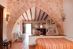 Es Rafal Roig Arc in Manacor