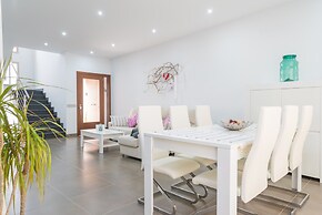 Casa Holganza in Maria de la Salut