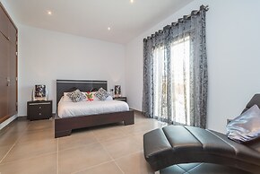 Casa Holganza in Maria de la Salut