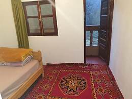 Guste Hause Imdoukal