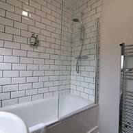 Caldercruix House - Airdrie