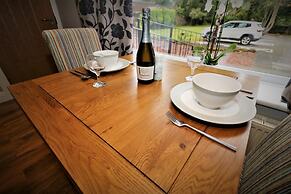 Linden Cottage Room 1 - Airdrie