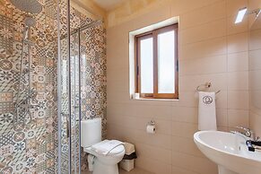 Nadurin Gozitan Villa 7 Bedr 2 Pools
