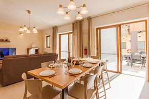 Nadurin Gozitan Villa 7 Bedr 2 Pools