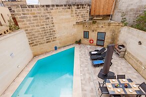 Nadurin Gozitan Villa 7 Bedr 2 Pools
