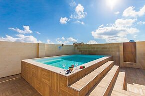 Nadurin Gozitan Villa 7 Bedr 2 Pools