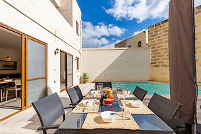 Nadurin Gozitan Villa 7 Bedr 2 Pools