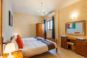 Nadurin Gozitan Villa 7 Bedr 2 Pools