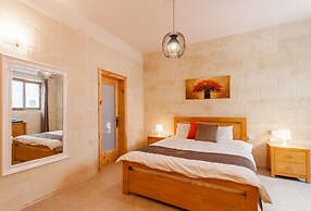 Nadurin Gozitan Villa 7 Bedr 2 Pools