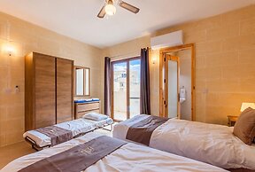 Nadurin Gozitan Villa 7 Bedr 2 Pools