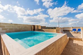 Naduri Beautiful Gozitan Villa Pool