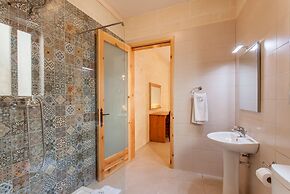 Naduri Beautiful Gozitan Villa Pool