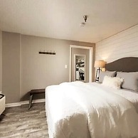 Newly Renovated Downtown Gatlinburg Condo Pool