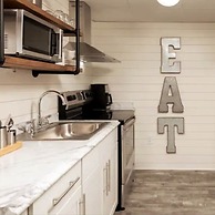 Newly Renovated Downtown Gatlinburg Condo Pool