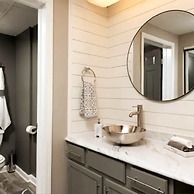 Newly Renovated Downtown Gatlinburg Condo Pool