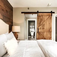 Newly Renovated Downtown Gatlinburg Condo Pool