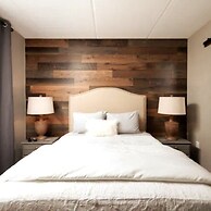 Newly Renovated Downtown Gatlinburg Condo Pool