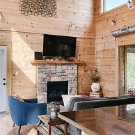 Comfy Retreat w Private Pool Hot Tub Game Room