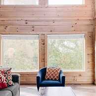 Comfy Retreat w Private Pool Hot Tub Game Room