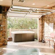 Comfy Retreat w Private Pool Hot Tub Game Room