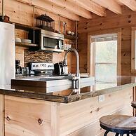 Comfy Retreat w Private Pool Hot Tub Game Room