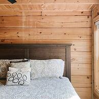 Comfy Retreat w Private Pool Hot Tub Game Room