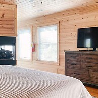 Comfy Retreat w Private Pool Hot Tub Game Room