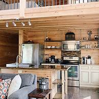 Comfy Retreat w Private Pool Hot Tub Game Room