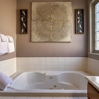 Irresistible Retreat w Pool Hot Tub Arcade