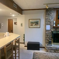 5 Star 3 bd 3ba Serenity Views w Pool Fireplace