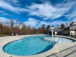Luxurious Renovated Pool Basketball Playground