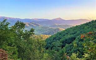 NEW Renovated Fabulous 2 bed 2 Bath Pool View