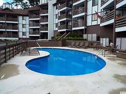 NEW Renovated Fabulous 2 bed 2 Bath Pool View