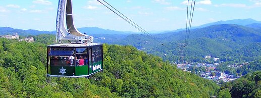 NEW Renovated Fabulous 2 bed 2 Bath Pool View