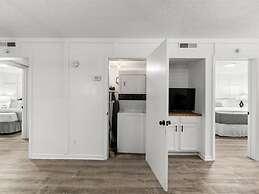 NEW Renovated Fabulous 2 bed 2 Bath Pool View