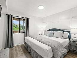 NEW Renovated Fabulous 2 bed 2 Bath Pool View