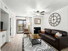 NEW Renovated Fabulous 2 bed 2 Bath Pool View