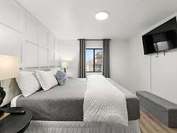 NEW Renovated Fabulous 2 bed 2 Bath Pool View