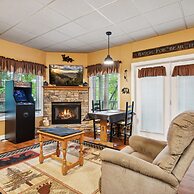 Beautiful Scenery w Hot Tub Pool Arcade