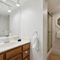 Beautiful Scenery w Hot Tub Pool Arcade