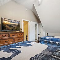 Beautiful Scenery w Hot Tub Pool Arcade