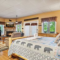 Beautiful Scenery w Hot Tub Pool Arcade