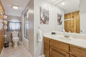 Beautiful Scenery w Hot Tub Pool Arcade