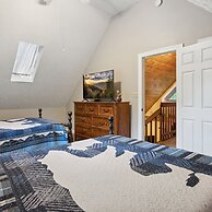 Beautiful Scenery w Hot Tub Pool Arcade